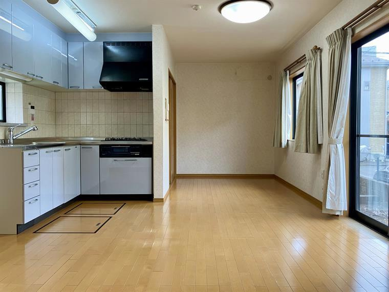 野塩1丁目戸建の居間・リビング