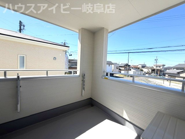 岐阜市東鶉新築建売全5棟！コンパクトサイズの3LDK！価格もお買い求めやすく♪リビングエアコン付き！のバルコニー|岐阜市東鶉新築建売全5棟！コンパクトサイズの3LDK！価格もお買い求めやすくなってます♪リビングエアコン付き！