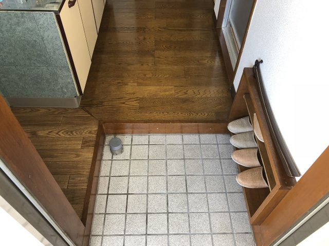 ニューライフ越塚の玄関