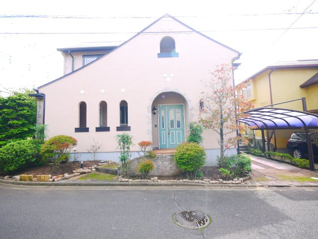 大網白里市季美の森南3　中古戸建の外観|内外装リフォーム済み令和8年9月 キッチン・ユニット交換済上下水都市ガス ゴルフ場がある分譲地内
