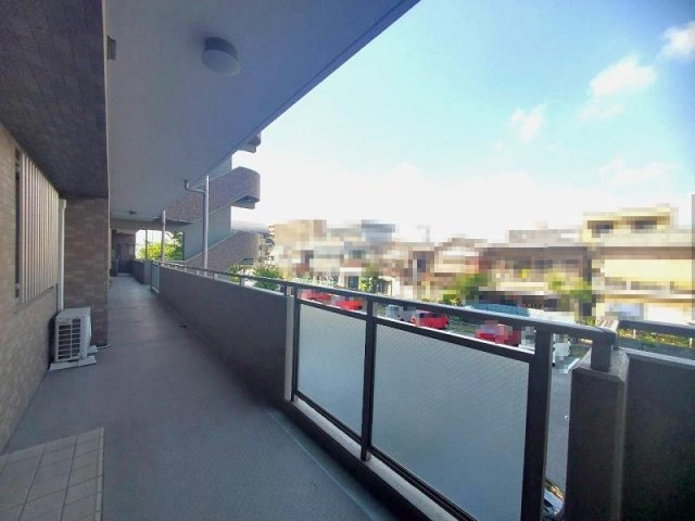 サーパス青柳町のエントランス