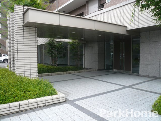 サーパス青柳町のエントランス