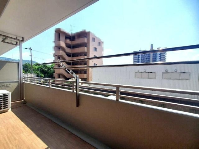 サーパス青柳町のバルコニー
