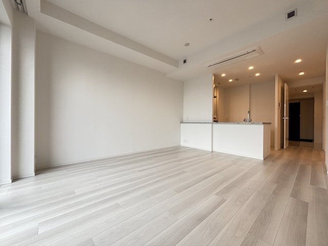 家具のレイアウトもしやすいリビングダイニングです。
