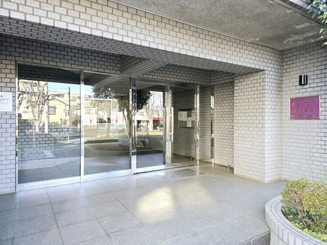 パレドール都立家政のエントランス|毎日通るエントランスはこのようになっています