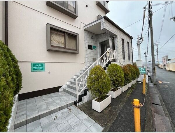 中マンションのエントランス