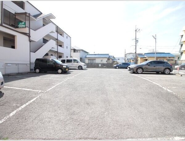 中マンションの駐車場