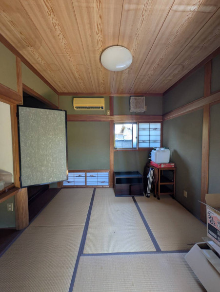 高知市種崎の中古一戸建の和室|和室は寝室にも客間にも活用できます♪