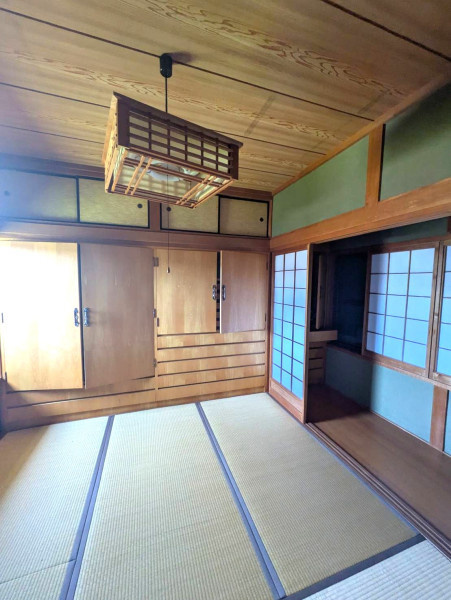 「縁側や和室を楽しむ和風住宅」高知市種崎　中古一戸建ての和室|和の趣が落ち着く空間です♪