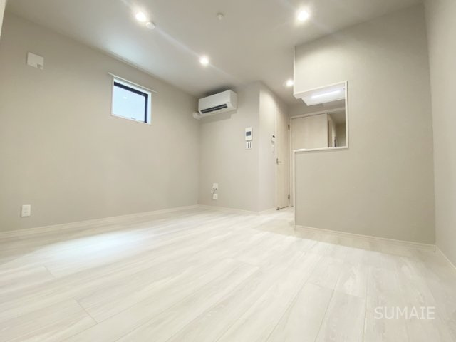 太陽と月の調和 ＬＵＮＡＲＥ元町の居間・リビング|8.8帖のLDK！