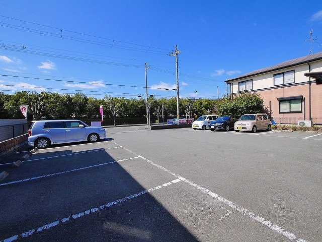 ボンボニエールの駐車場|お車をおくならこちら！