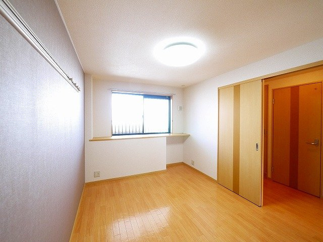 ボンボニエールの洋室|お子様の遊び場としても使えますよ。