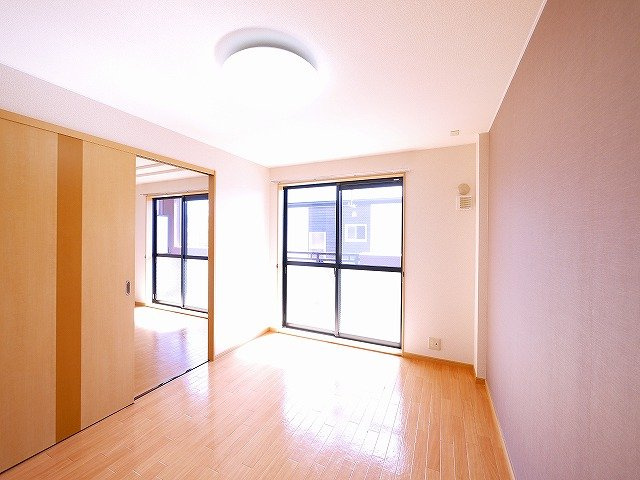 ボンボニエールの寝室|ご夫婦の寝室としても使えるお部屋です。
