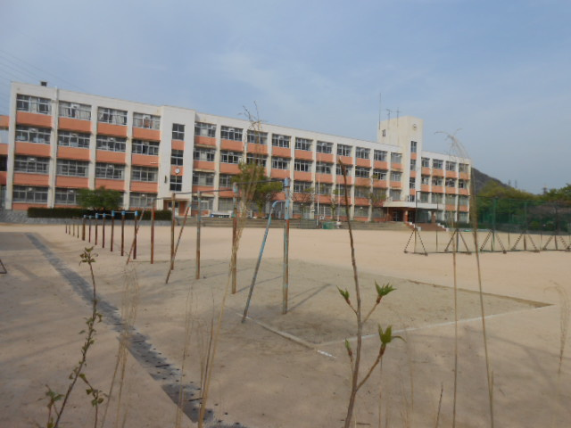 緑が丘2丁目土地の周辺|横尾中学校