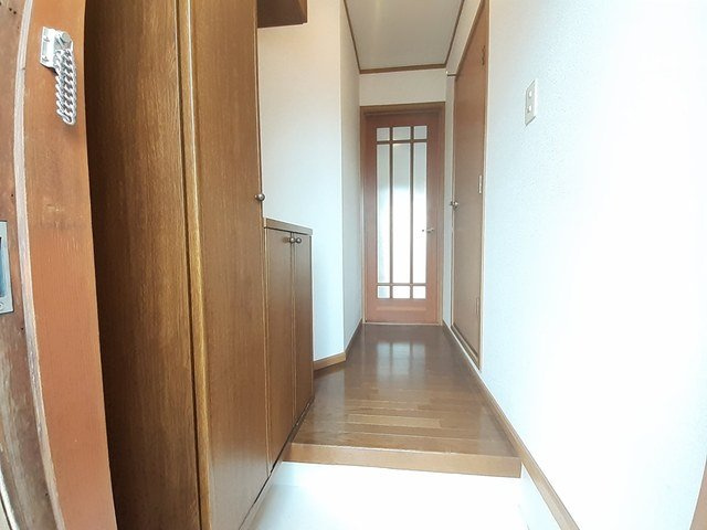 メイプル参番館の玄関
