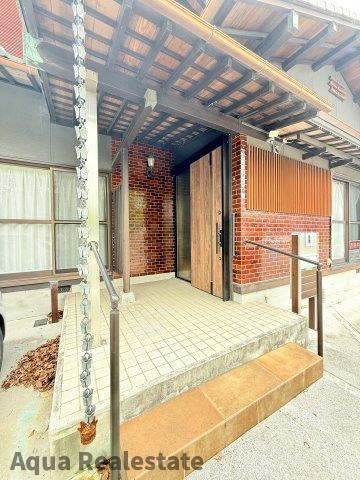 高松市鶴市町 中古戸建の玄関|玄関です