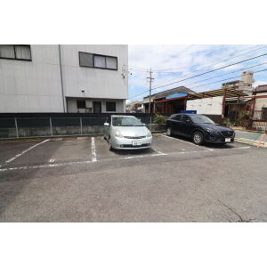 コーポアジマの駐車場