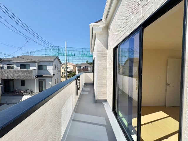 《仲介手数料半額》上尾二ツ宮　ハートフルタウン　2-C号棟のバルコニー