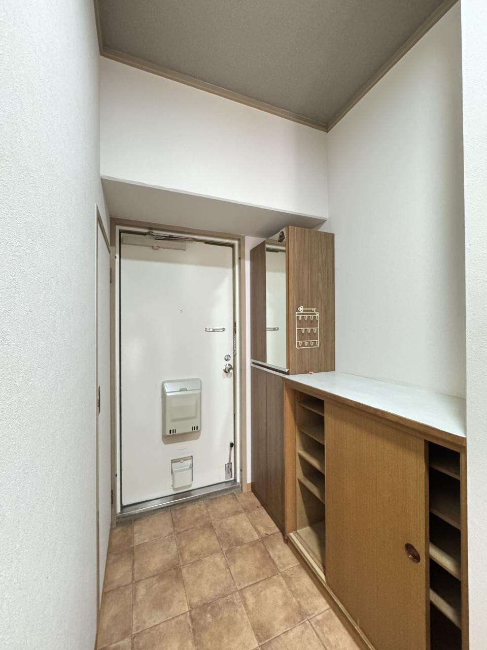 鏡川コーポB棟の玄関