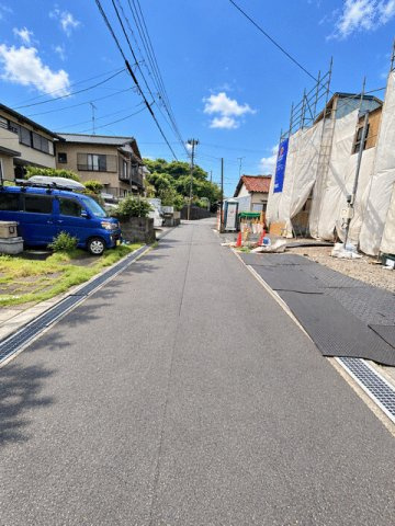 沼津市東椎路の新築一戸建の前面道路含む現地写真|北側前面道路 幅員４ｍ