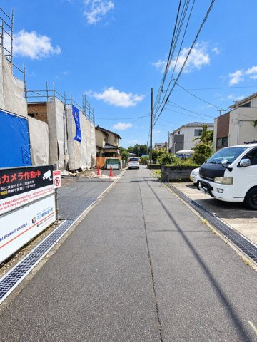 沼津市東椎路の新築一戸建の前面道路含む現地写真|北側前面道路 幅員４ｍ