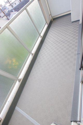 大阪市淀川区東三国２丁目の賃貸マンションのバルコニー