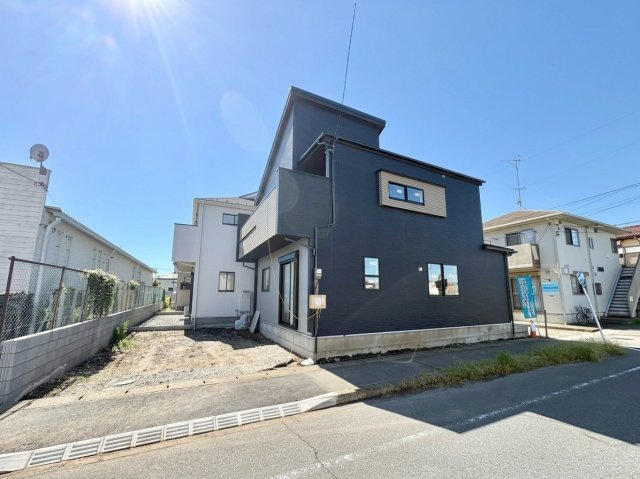 《仲介手数料半額》上尾市本町　全5棟　5号棟の外観|東小学校徒歩11分、南東向きの新築住宅。長期優良住宅・耐震等級3を取得し、畳コーナーやWIC2ヵ所も魅力。全5棟中、残り1棟です。