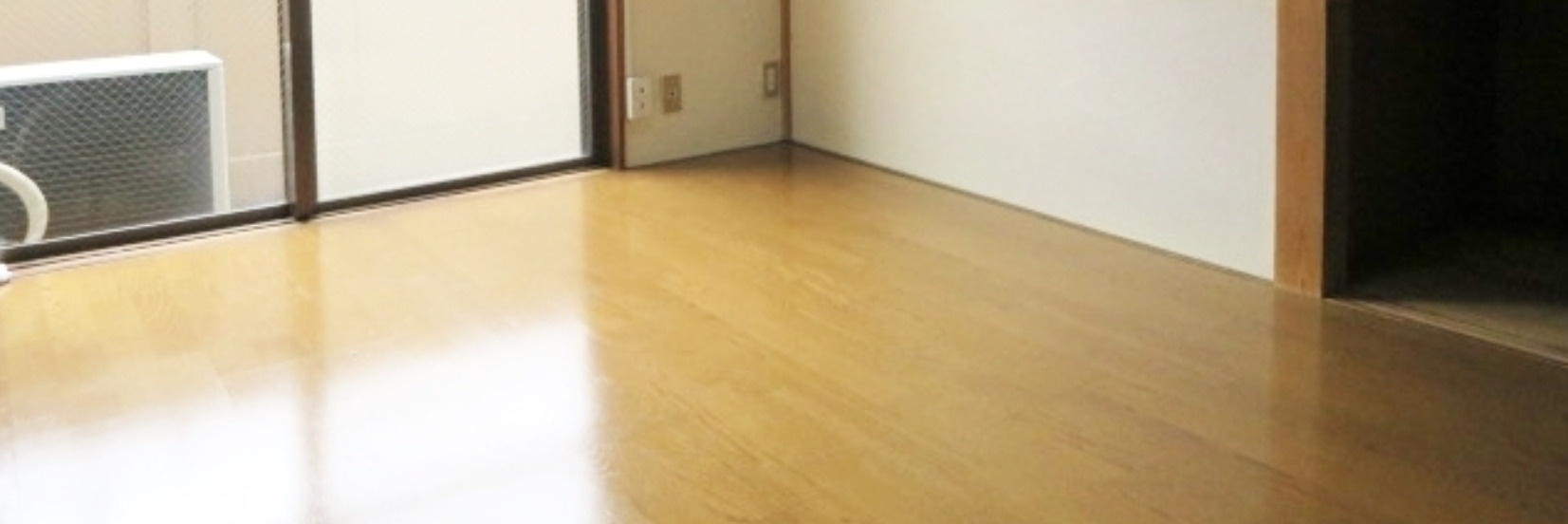 上岡マンションの居間・リビング
