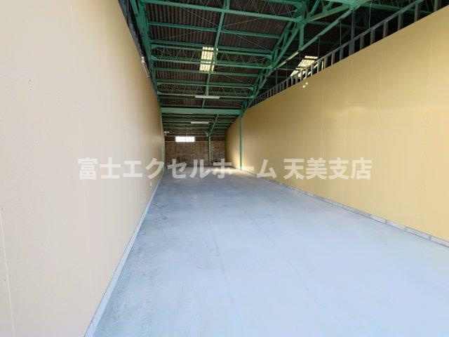 羽曳野倉庫のバルコニー