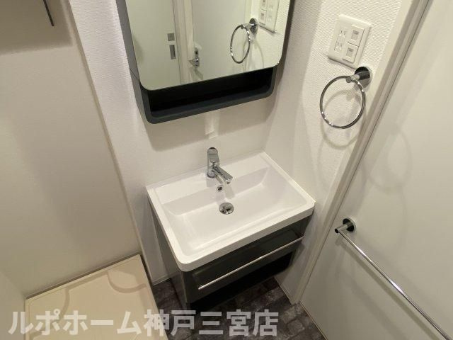 セレニテ神戸元町クレアの洗面所