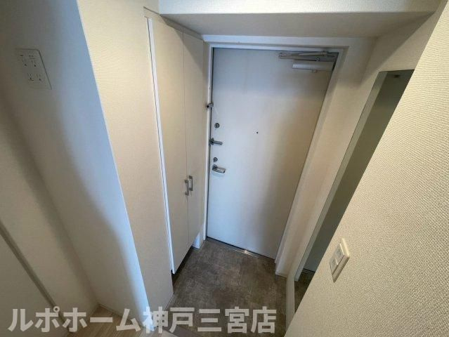 セレニテ神戸元町クレアの玄関