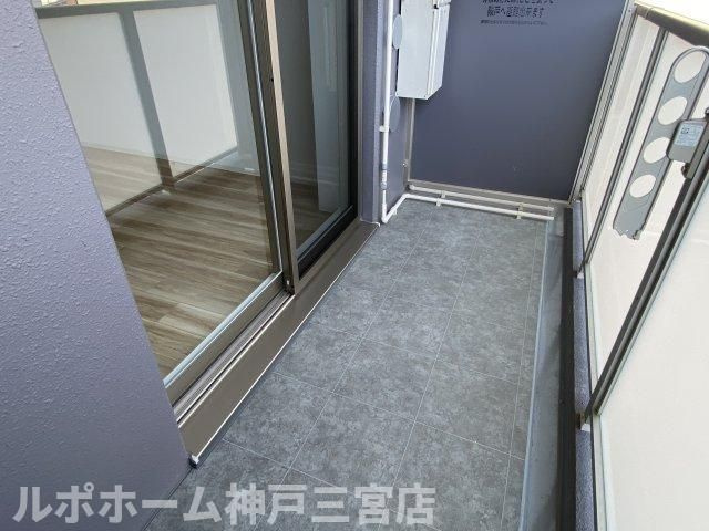 セレニテ神戸元町クレアのバルコニー