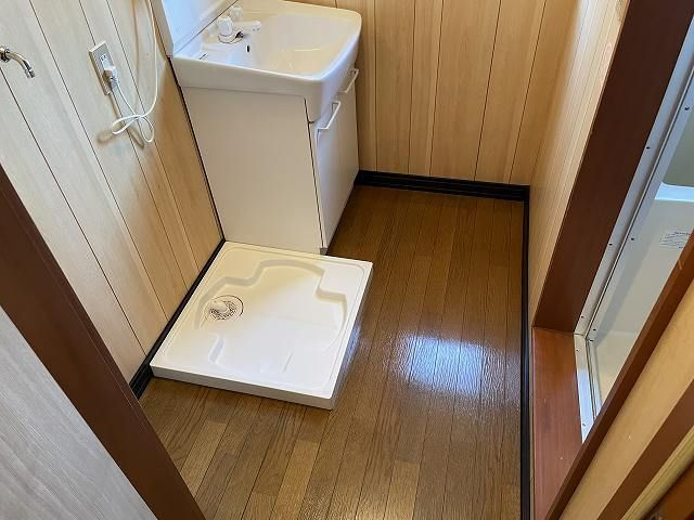 青梅市新町４丁目のアパートの洗面所