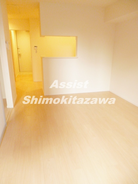 ロイヤル三軒茶屋の居間・リビング