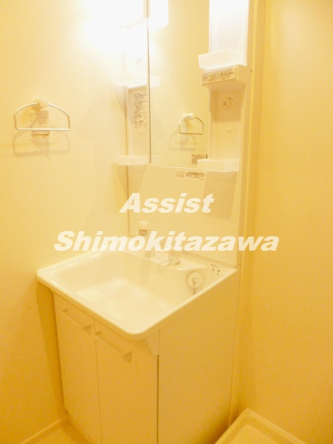 ロイヤル三軒茶屋の独立洗面台