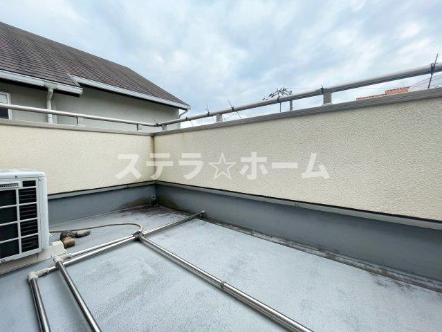 円山町 中古戸建のバルコニー|暖かな日差しのふりそそぐバルコニー