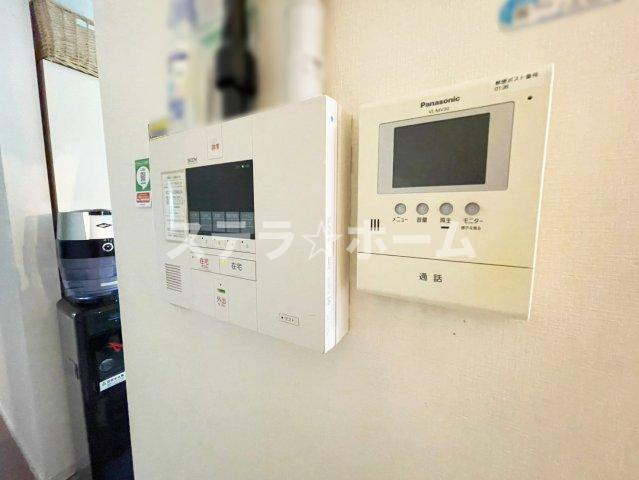 円山町 中古戸建の防犯設備|モニター付きインターホンです。