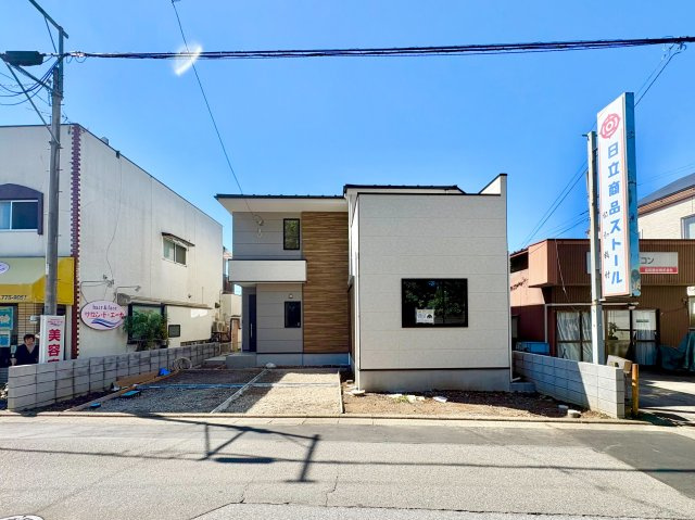 《仲介手数料半額》上尾市西宮下9期　新築戸建　1号棟の前面道路含む現地写真