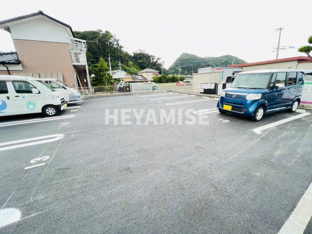 Village.Mの駐車場