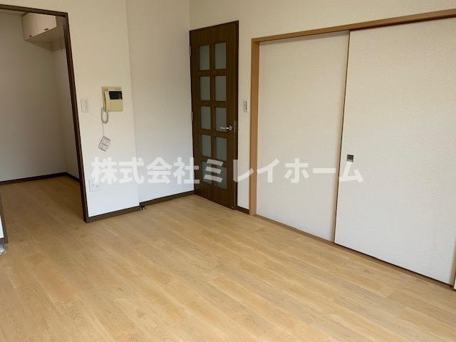 プラムハイツ澤田の居間・リビング|同建物内別のお部屋の参考写真になります。
