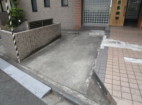【駐車場】