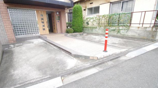 【駐車場】