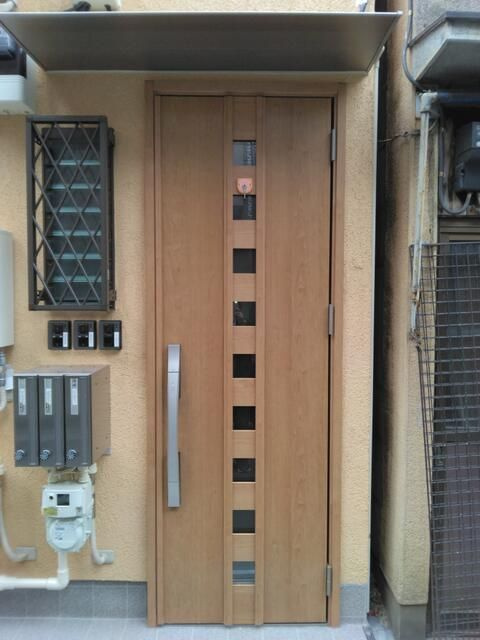 島崎工務店アパートのエントランス