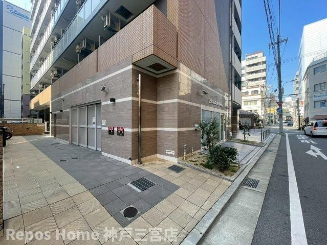 セレニテ神戸元町クレアのエントランス