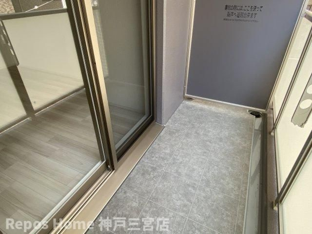 セレニテ神戸元町クレアのバルコニー