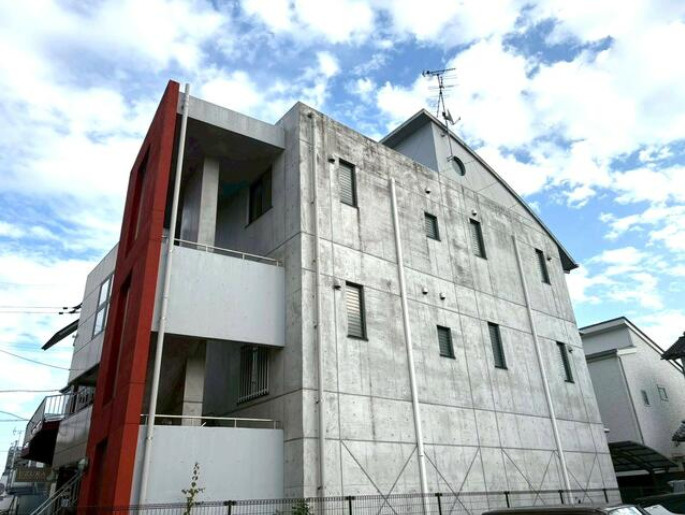 高知市塩田町の中古一戸建の外観|屋上がある地上4階建て、ホームエレベーター付きで快適です♪
