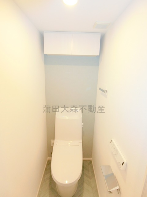 クレヴィアリグゼ蒲田西のトイレ|棚収納と温水洗浄便座付きのトイレ