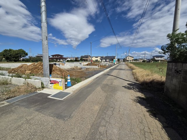 新築　太田市新田上江田町第2　3号棟　Cradle Gardenの前面道路含む現地写真|現地写真　東側前面道路幅員約4.6ｍ