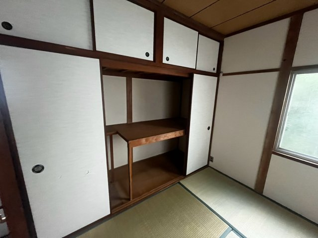 歌敷山４丁目貸家の収納