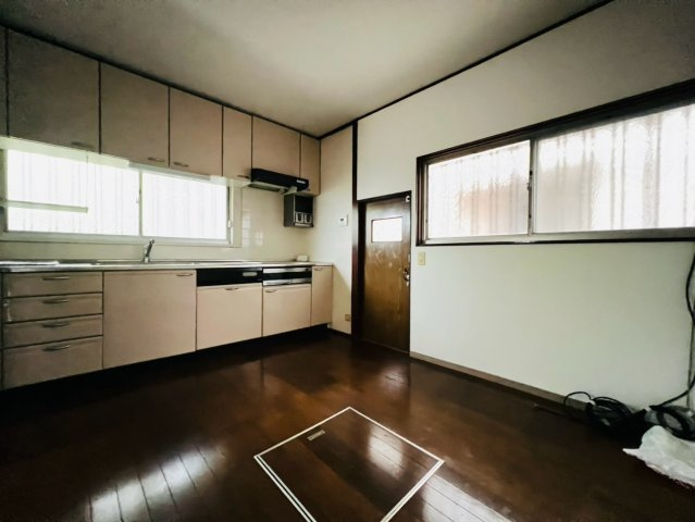 歌敷山４丁目貸家の居間・リビング